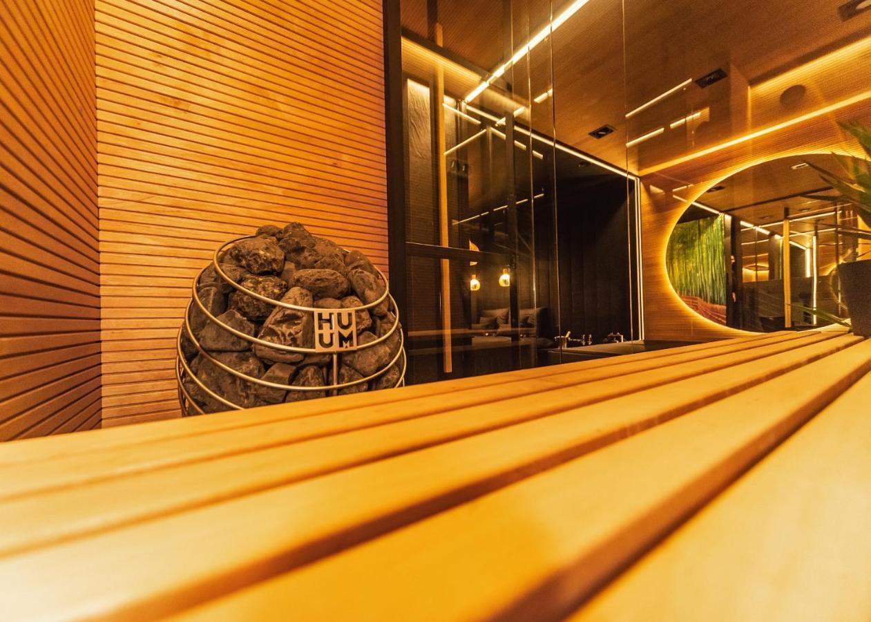 Eclipse Gold Room Bielsko-Biała Exteriör bild